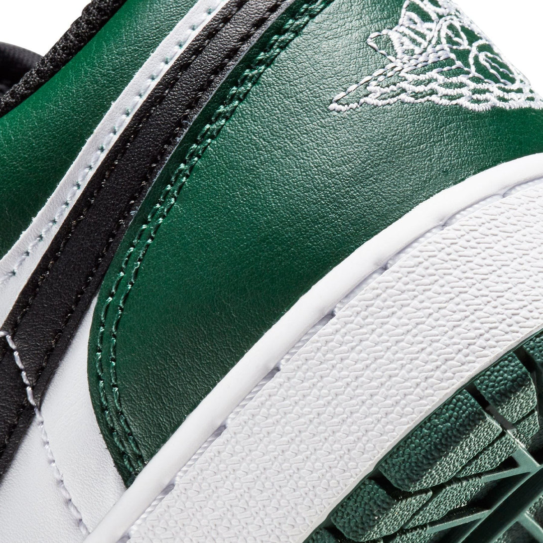 Air Jordan 1 Low GS 'Green Toe'- Streetwear Fashion - evapacs.com