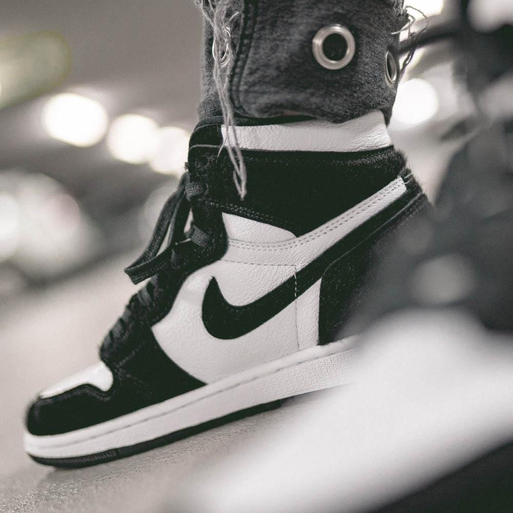 Air Jordan 1 Mid Black White Womens- Streetwear Fashion - evapacs.com