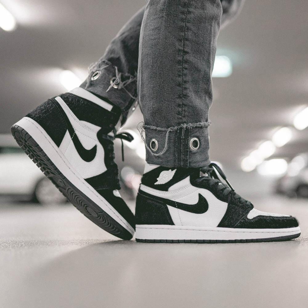 Air Jordan 1 Mid Black White Womens- Streetwear Fashion - evapacs.com