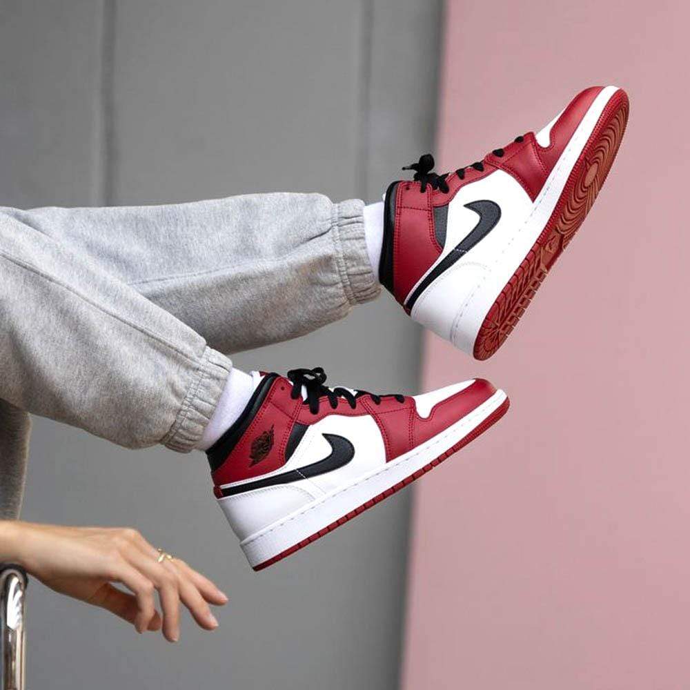 Air Jordan 1 Mid GS Chicago- Streetwear Fashion - evapacs.com