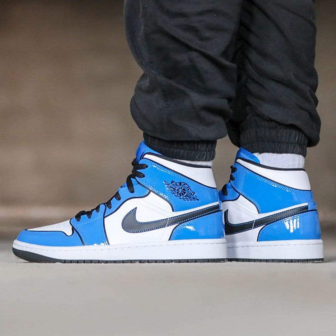 Air Jordan 1 Mid SE 'Signal Blue'- Streetwear Fashion - evapacs.com