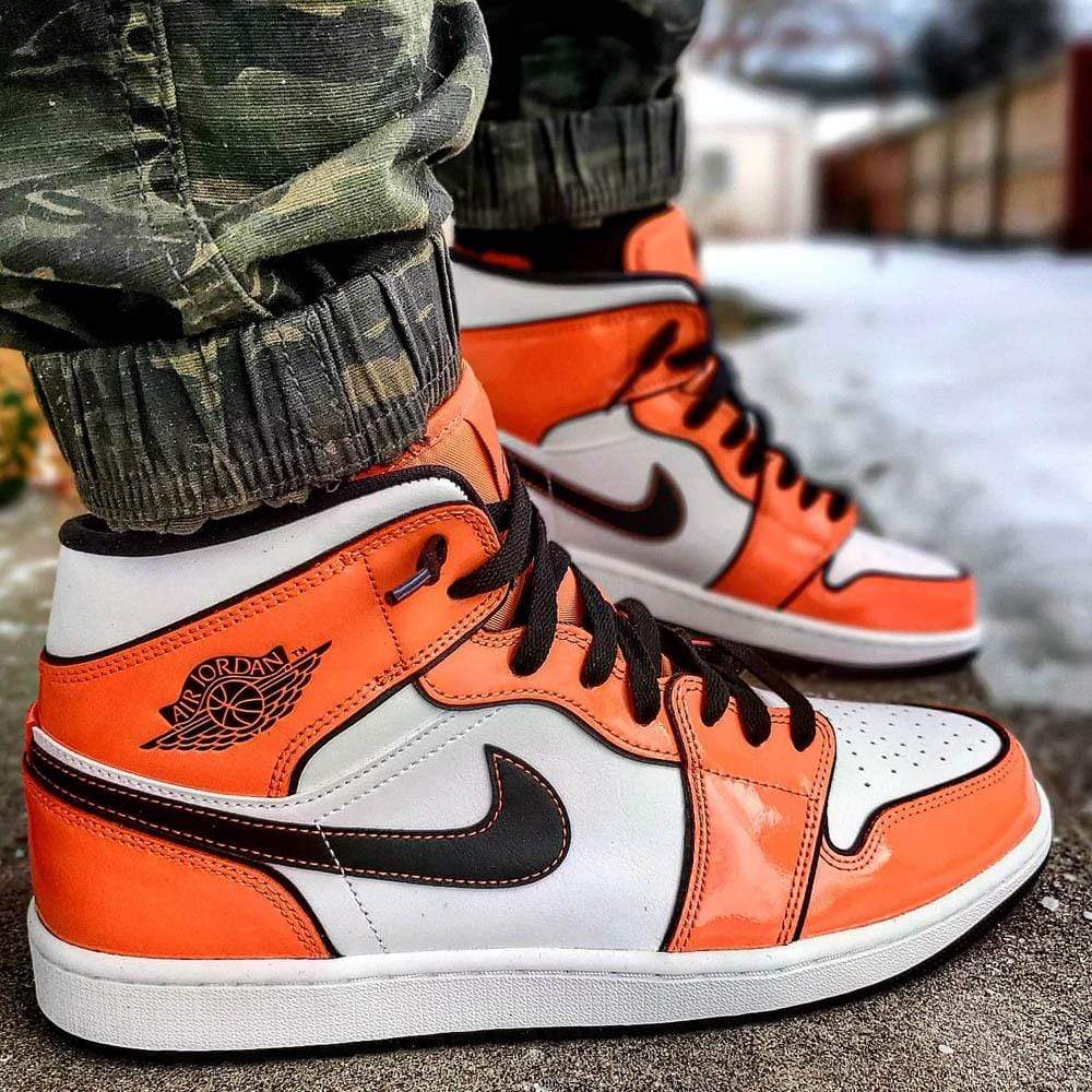 Air Jordan 1 Mid SE 'Turf Orange'- Streetwear Fashion - evapacs.com