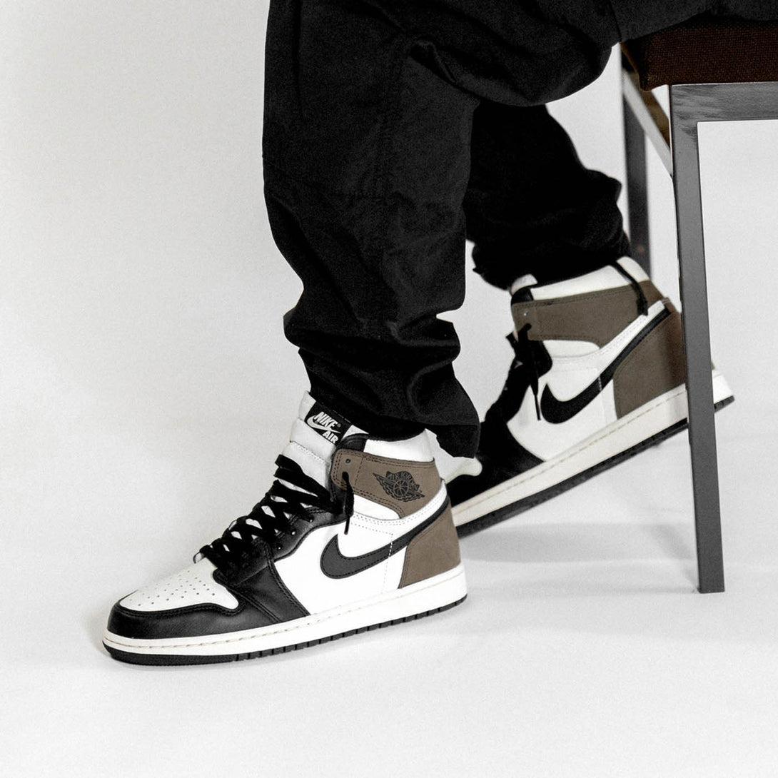 Air Jordan 1 Retro High OG 'Dark Mocha'- Streetwear Fashion - evapacs.com