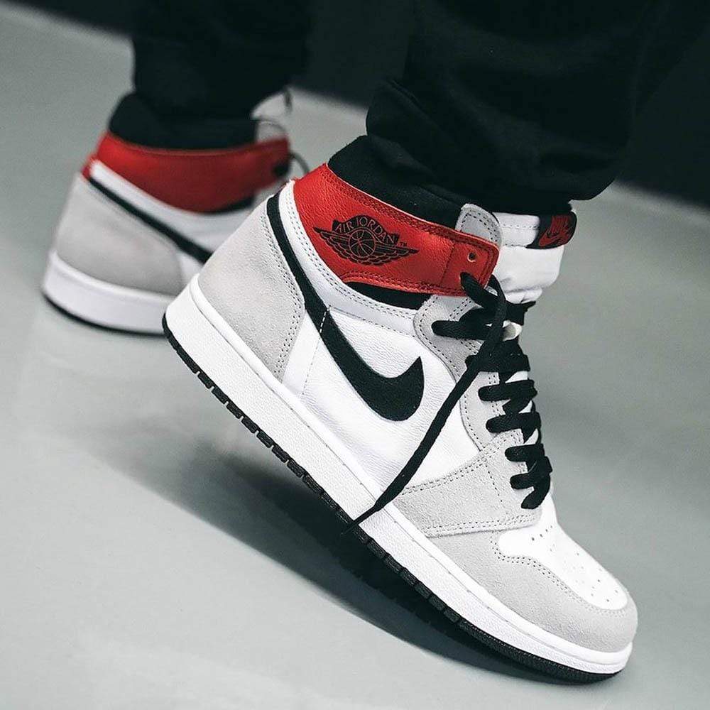 Air Jordan 1 Retro High OG 'Smoke Grey'- Streetwear Fashion - evapacs.com