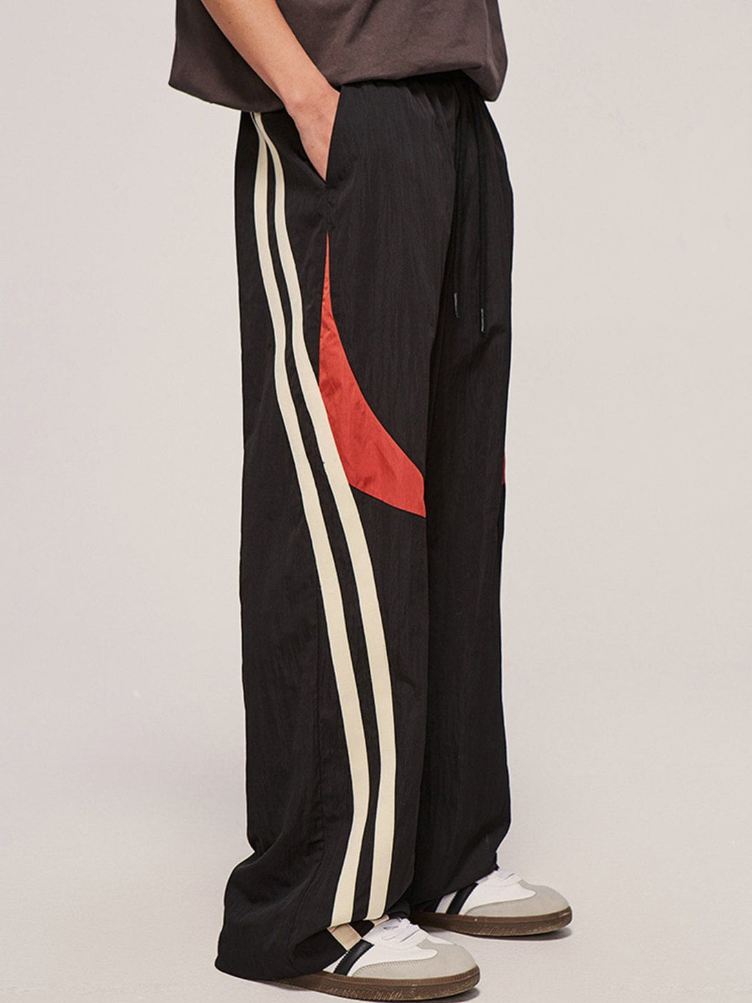 Evapacs - Vintage Oblique Stripe Sweatpants- Streetwear Fashion - evapacs.com